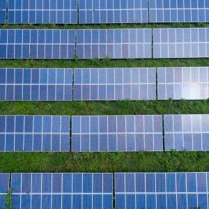 staan op zonnepanelen